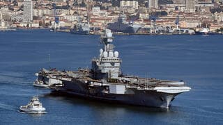 עם מערכות אלקטרוניות, טילים ו-40 מטוסים: "שארל דה גול" בדרך למזרח התיכון