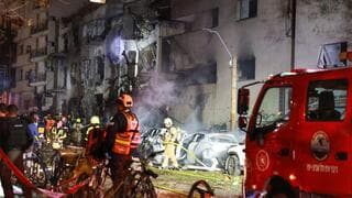 האזעקה הופעלה באיחור: אישה נהרגה מפגיעה ישירה בת"א, יותר מ-20 חולצו