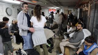 "הבית נהרס לגמרי, כל החלונות התנפצו": מאות מפונים אחרי הפגיעה במרכז ת"א