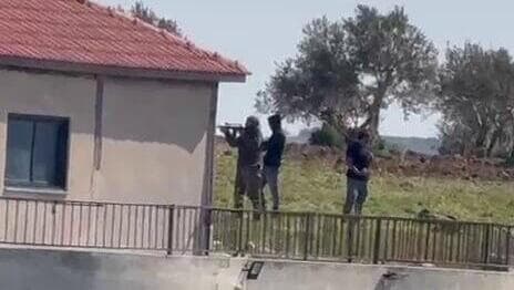 הפלסטינים: שניים נהרגו מירי מתנחלים ליד שכם