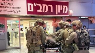 הורים ללוחמים שנפצעו בלבנון: "הטיל נפל באמצע הטנק, מזל שהילדים שלנו בחיים"