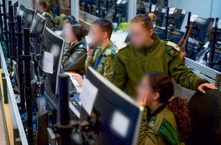 מאות אנשי מודיעין ב"מצב חירום": כך נבנה "בנק המטרות" של צה"ל באיראן